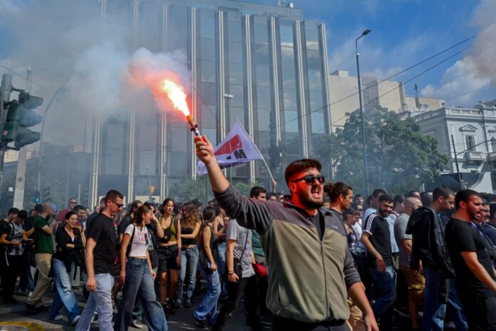 greve-paralisa-a-grecia-contra-projeto-que-amplia-jornada-de-trabalho