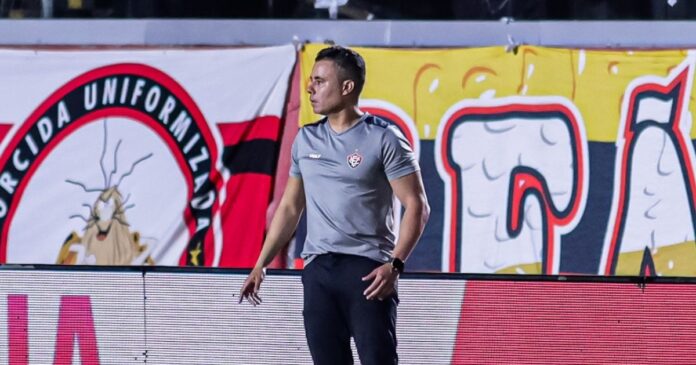 “estamos-vivissimos”:-jair-ventura-celebra-tres-pontos-do-vitoria-contra-o-ceara