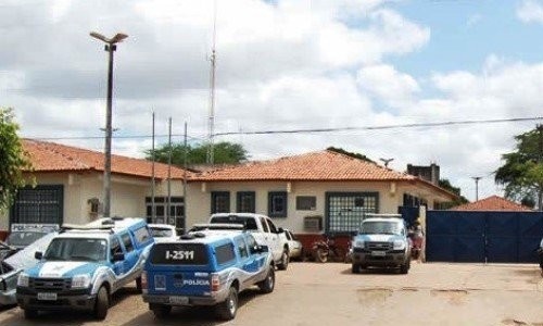 mulher-e-presa-no-interior-baiano-suspeita-de-aplicar-golpes-com-falsos-trabalhos-espirituais