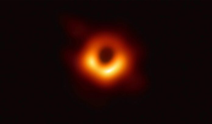 estrutura-e-encontrada-no-lado-oculto-do-buraco-negro-mais-famoso-do-universo