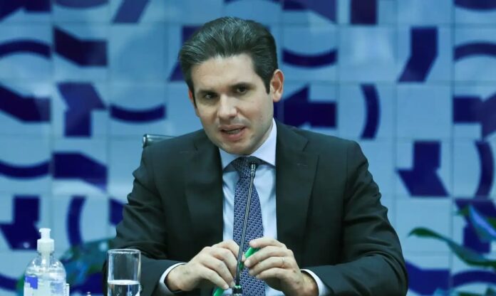 hugo-motta-afirma-que-pec-da-seguranca-deve-ser-votada-ainda-em-2025