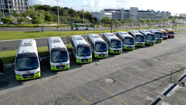 veiculos-novos-sao-entregues-para-ampliar-cobertura-de-saude-em-cidades-do-interior-baiano