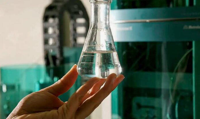 salvador-registra-primeiro-caso-suspeito-de-intoxicacao-por-metanol,-diz-ministerio-da-saude
