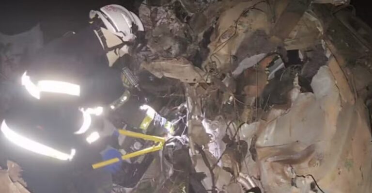 jovem-morre-e-bebe-fica-em-estado-gravissimo-apos-acidente-com-dois-carros-e-carreta-no-oeste-baiano