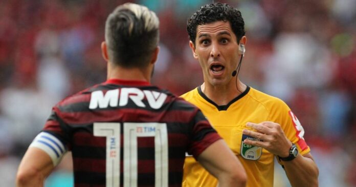 flamengo-critica-arbitragem-e-alega-paralisacoes-excessivas-durante-partidas-do-clube:-“o-padrao-e-claro”