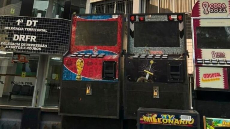 pm-apreende-mais-de-30-maquinas-caca-niqueis-no-centro-de-feira-de-santana