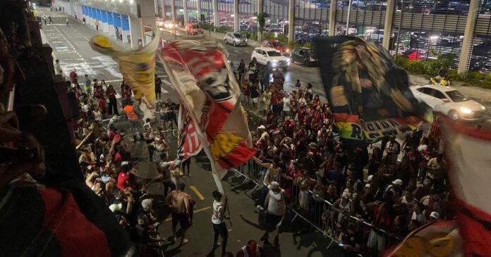 video:-nos-bracos-da-torcida,-vitoria-viaja-para-encarar-o-vasco-no-rio-de-janeiro