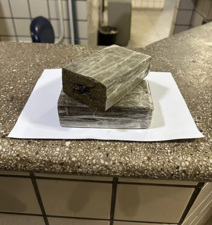 pm-apreende-quase-1-kg-de-maconha-em-teixeira-de-freitas