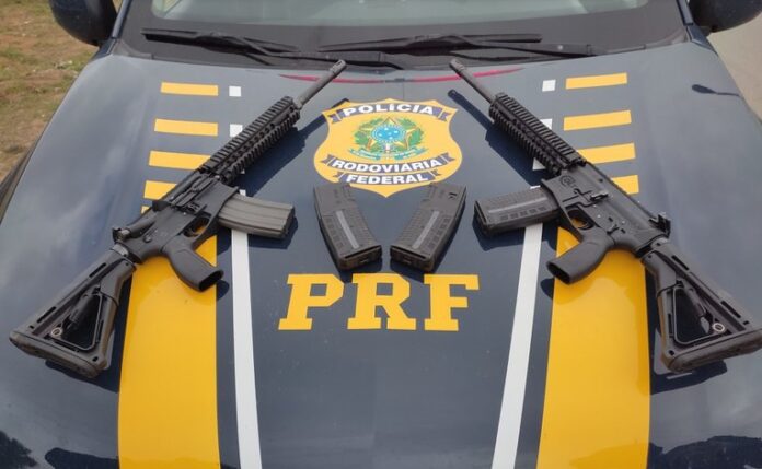 prf-e-policia-civil-apreendem-dois-fuzis-e-quatro-carregadores-em-abordagem-na-br-110-na-bahia