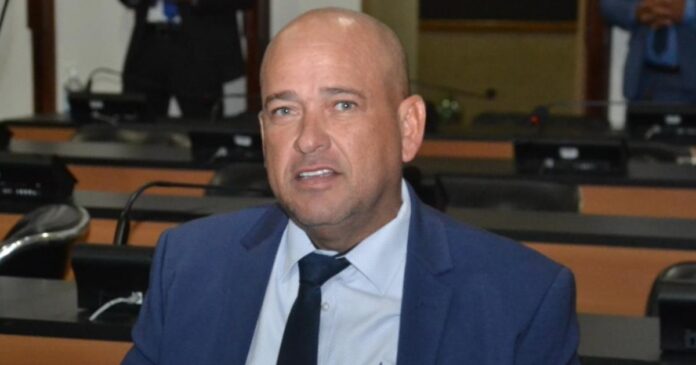 opiniao:-um-galinha-no-meio-de-raposas:-como-a-assembleia-vai-responder-por-um-deputado-preso?