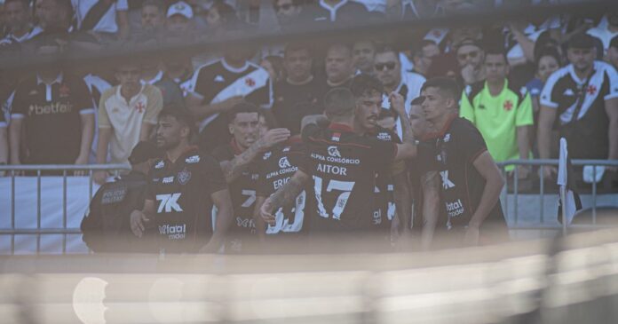 faltando-11-jogos,-vitoria-atinge-77%-de-risco-de-rebaixamento;-veja-cenarios