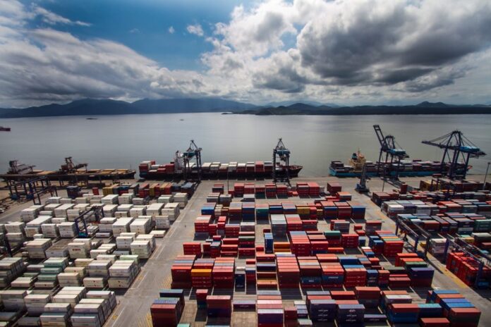 brasil-pode-exportar-mais-de-us$-7,8-bilhoes-aos-eua-caso-negociacoes-avancem,-aponta-cni
