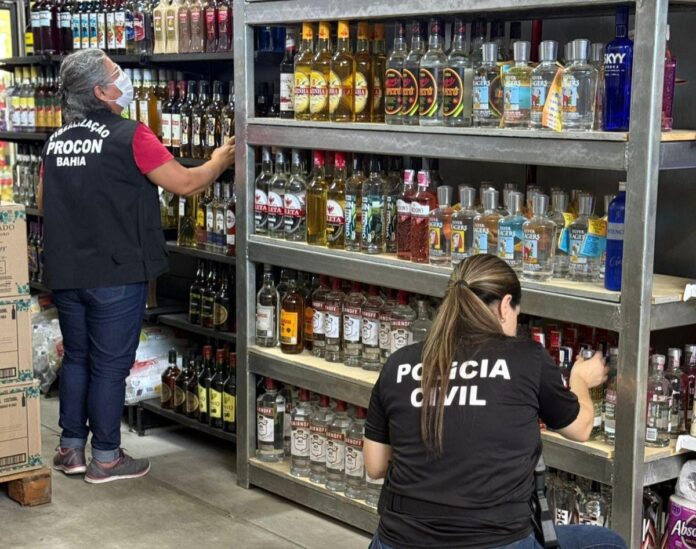 operacao-bebidas-etilicas-apreende-mais-de-650-garrafas-improprias-para-consumo-em-salvador