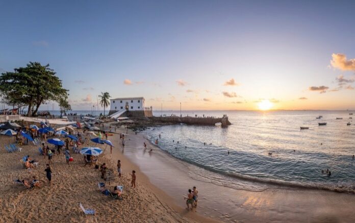 com-quase-150-mil-turistas-estrangeiros-em-nove-meses,-bahia-cresce-58%-e-supera-total-de-2024