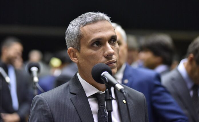 conselho-de-etica-da-camara-arquiva-acoes-contra-gayer-e-janones