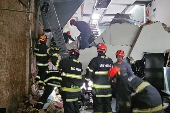 funcionario-afirma-que-restaurante-que-desabou-em-sao-paulo-apresentava-rachaduras-ha-um-ano,-diz-jornal