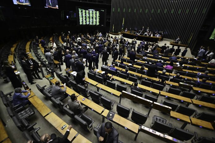 camara-dos-deputados-acerta-ao-deixar-mp-alternativa-ao-iof-perder-validade,-avalia-cni