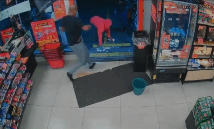 pm-acusado-de-matar-jovem-negro-em-mercado-vai-a-juri-popular