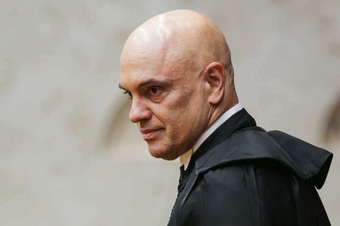moraes-destitui-advogados-de-ex-assessores-de-bolsonaro-e-aciona-dpu
