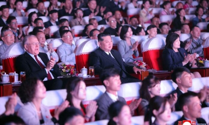 coreia-do-norte-diz-que-realizou-desfile-militar-com-convidados-de-alto-nivel