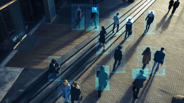cameras-em-totens-urbanos-geram-alerta-sobre-privacidade
