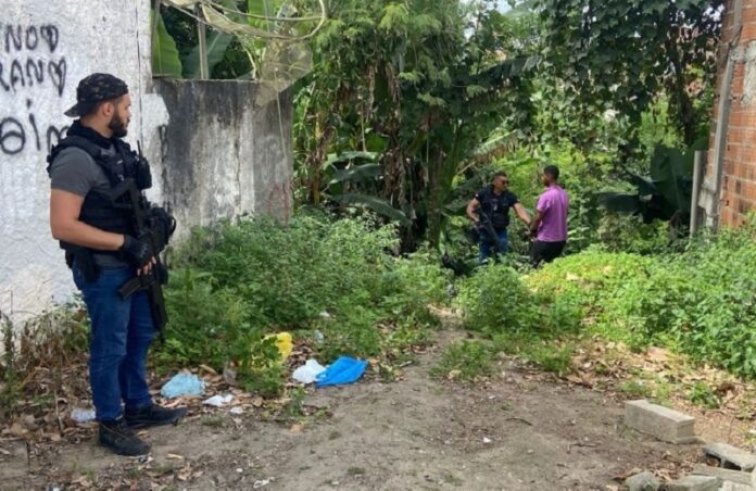 policia-impede-reerguimento-de-barricadas-e-prende-jovem-com-maconha-em-eunapolis
