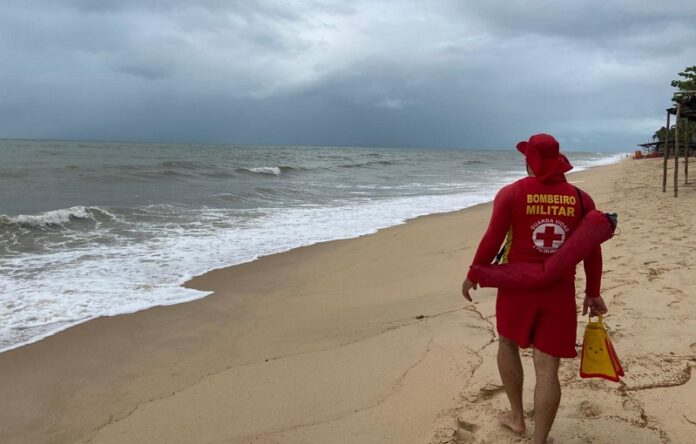 apos-24h-de-busca:-bombeiros-localizam-corpo-de-jovem-desaparecido-na-praia-do-centro,-em-prado