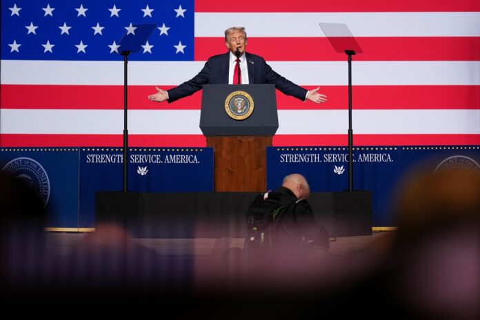 governo-trump-demite-diplomata-dos-eua-por-relacionamento-com-chinesa