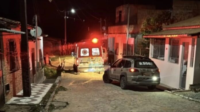 jovem-de-18-anos-e-executado-dentro-de-casa-em-ipiau;-duas-mulheres-foram-baleadas