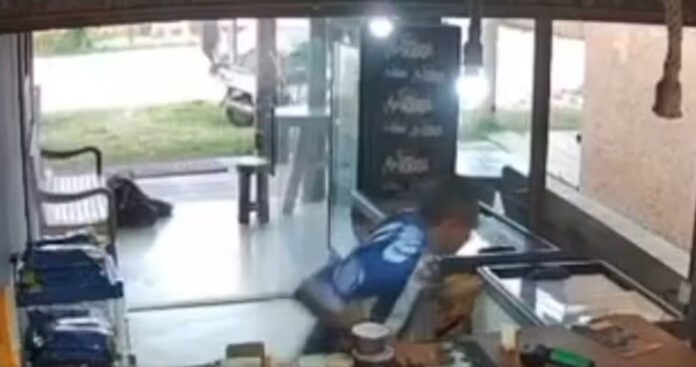 homem-e-morto-a-tiros-dentro-de-loja-de-acai-em-distrito-de-porto-seguro