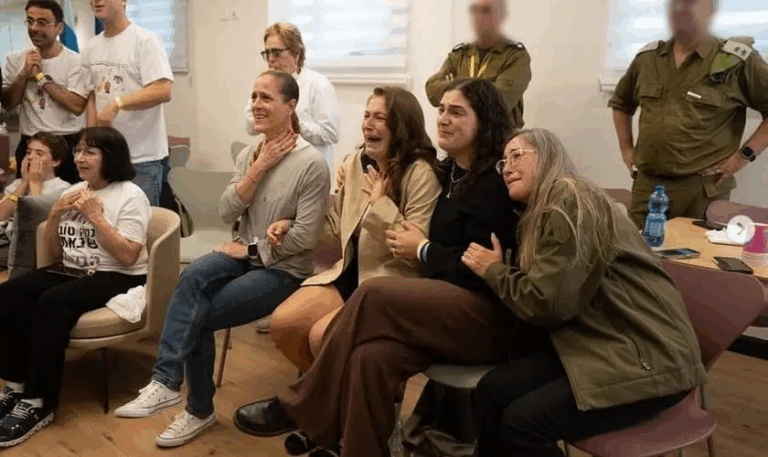 israel-recebe-os-ultimos-refens-sequestrados;-trump-agradece-ao-“deus-todo-poderoso-de-abraao,-isaque-e-jaco”