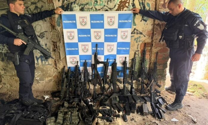 operacao-da-pm-no-rio-prende-14-milicianos-e-apreende-12-fuzis-em-jacarepagua