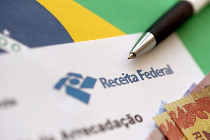 leilao-da-receita-tem-macbook,-carro-e-ate-cadeira-de-massagem