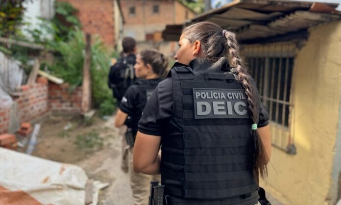 homem-suspeito-de-trafico-de-drogas-e-preso-apos-saltar-de-terceiro-andar-em-tentativa-de-fuga-em-camacari
