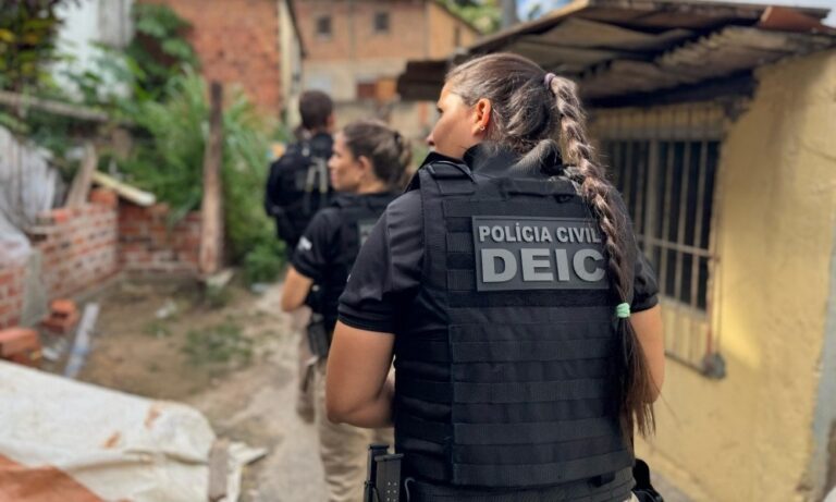 homem-suspeito-de-trafico-de-drogas-e-preso-apos-saltar-de-terceiro-andar-em-tentativa-de-fuga-em-camacari