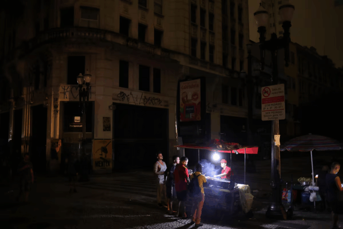 apagao-e-registrado-em-diferentes-estados-do-pais-na-madrugada-desta-terca-feira
