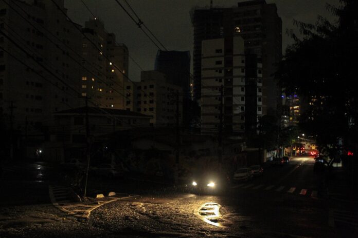 incendio-em-subestacao-no-parana-provocou-apagao-durante-a-madrugada,-informa-governo-federal 