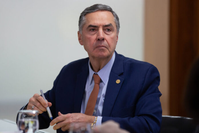 eua-mantera-sancoes-a-barroso-apos-saida-do-stf,-diz-eduardo-bolsonaro