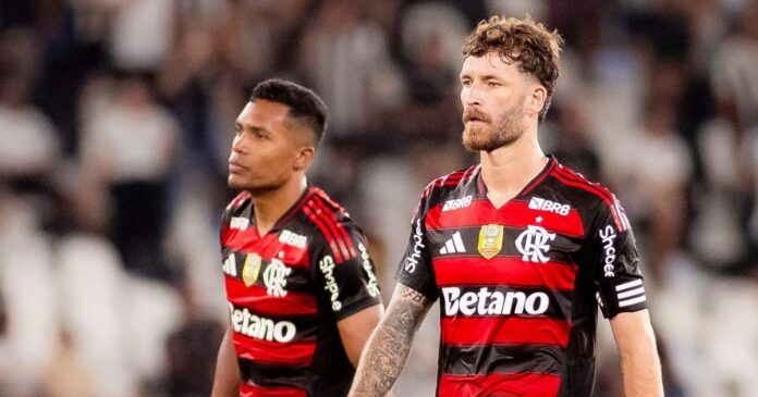 leo-pereira-avalia-gramado-do-nilton-santos-apos-botafogo-x-flamengo:-“prefiro-jogar-aqui-do-que-no-campo-do-bahia”