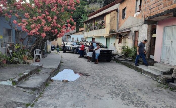jovem-e-morto-a-tiros-ao-visitar-a-namorada-em-santa-cruz-cabralia
