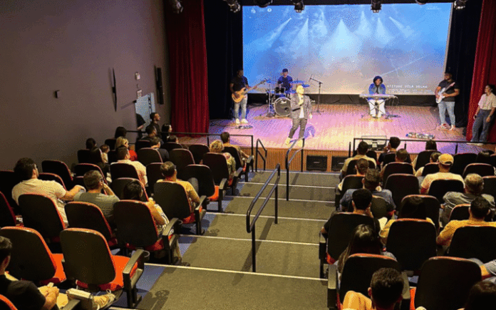 igrejas-evangelicas-levam-cultos-para-salas-de-cinema