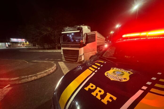 cocaina-e-perseguicao:-caminhoneiro-e-preso-apos-fugir por 30 km.-veja