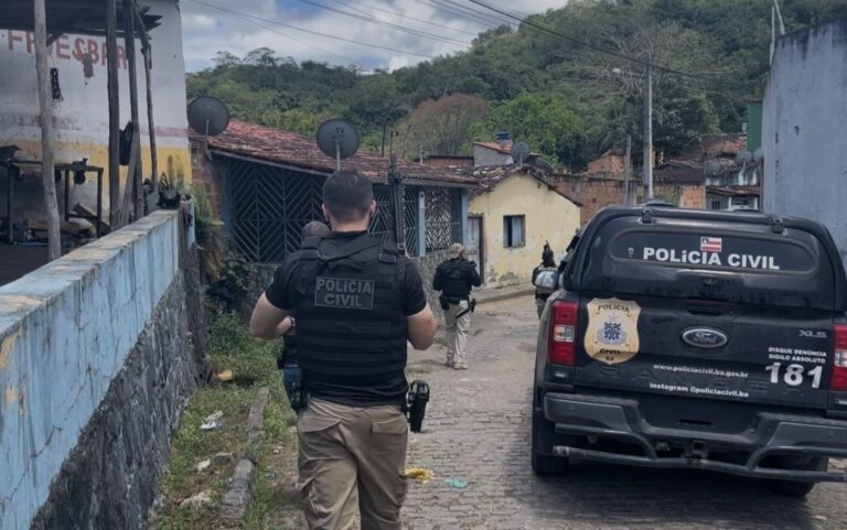 policia-civil-destroi-dois-acampamentos-de-faccao-criminosa-em-sao-felix-e-cachoeira-e-buscam-suspeitos-pela-mata