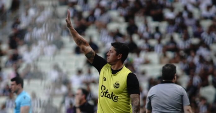 ex-vitoria,-carpini-rebate-jornalista-apos-derrota-para-fluminense:-“eu-sou-muito-bom”