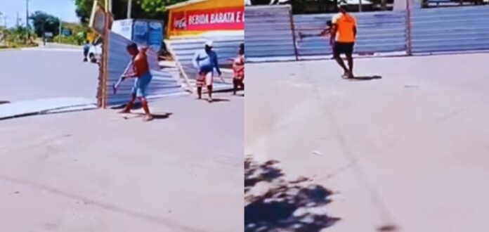 donos-de-barracas-derrubam-barreiras-em-protesto-apos-interdicao-de-acesso-a-praia-em-camacari