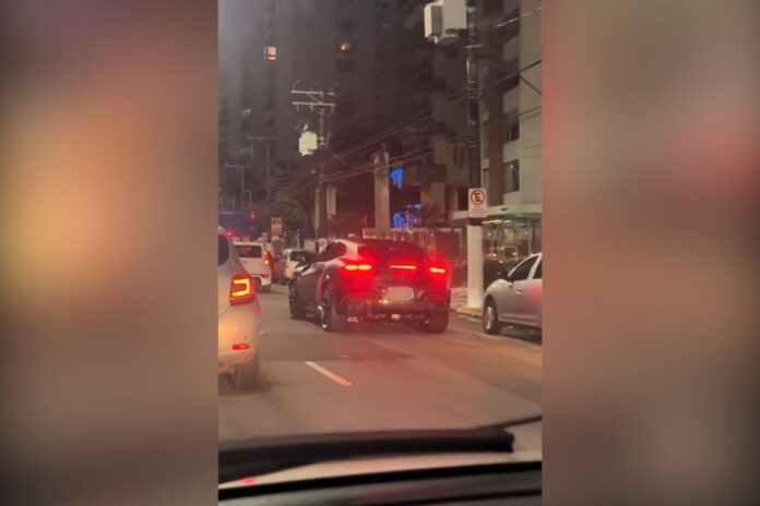 ferrari-purosangue-de-neymar-e-filmada-nas-ruas-de-santos.-veja-video