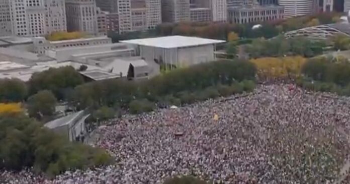 video:-protestos-contra-trump-levam-multidao-as-ruas-nos-eua