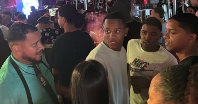 video:-flagrado-em-festa-na-madrugada,-wallace-yan-e-cortado-de-jogo-entre-flamengo-e-palmeiras