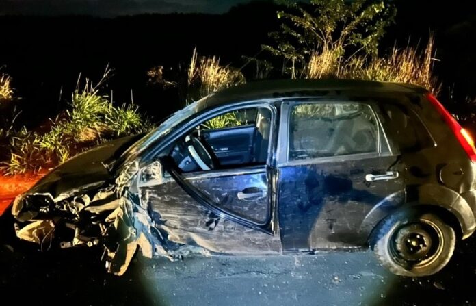 colisao-na-br-101-deixa-motorista-preso-as-ferragens-em-itabata;-bombeiros-realizam-resgate
