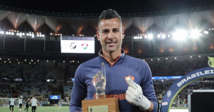cbf-homenageia-fabio-por-recorde-historico-de-jogos-no-futebol-mundial